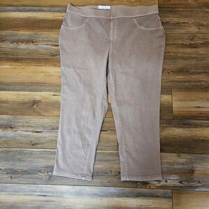 Time and Tru Women's Tan Capris